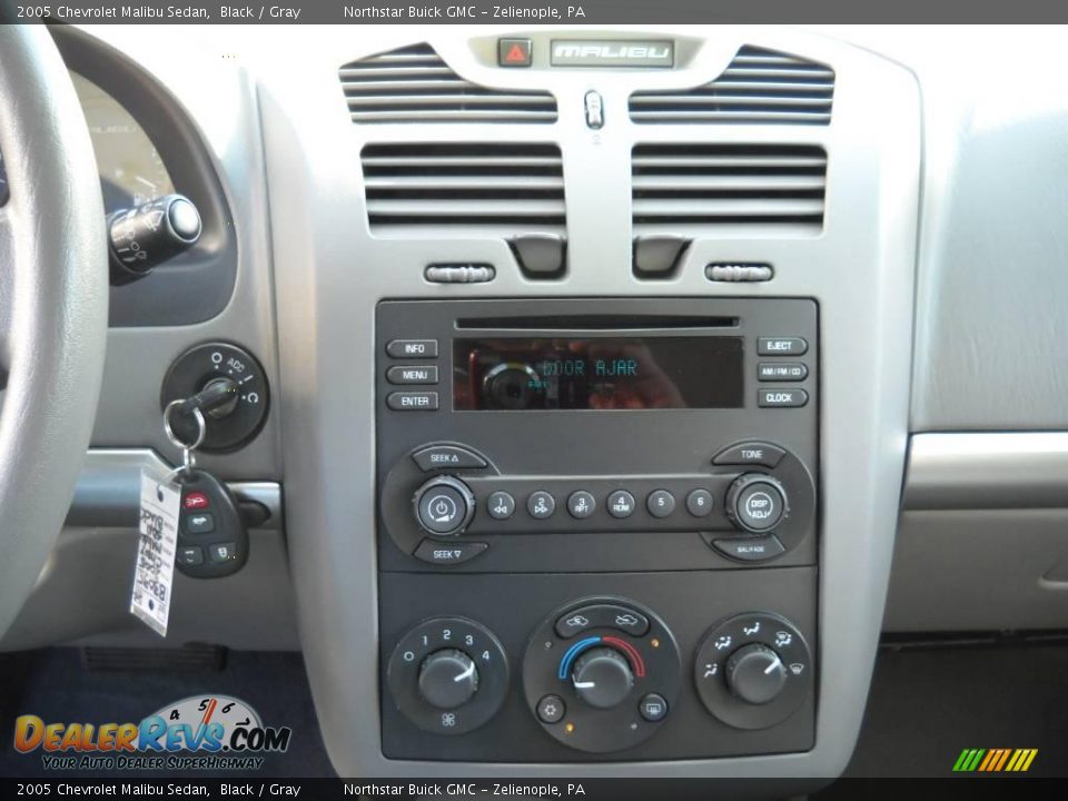 2005 Chevrolet Malibu Sedan Black / Gray Photo #17