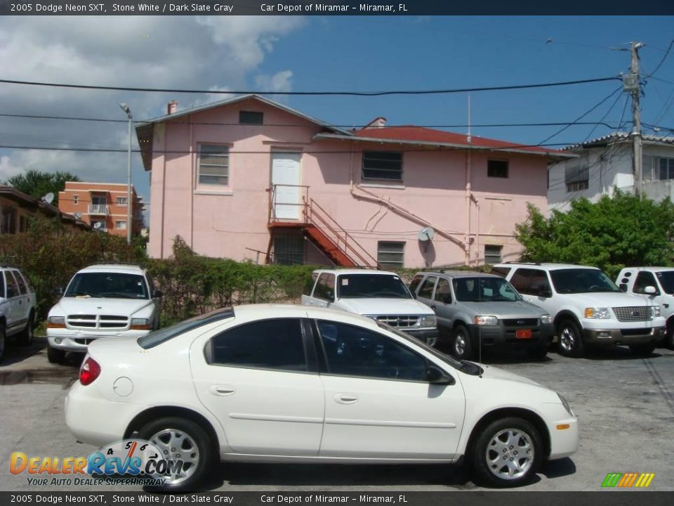 2005 Dodge Neon SXT Stone White / Dark Slate Gray Photo #2