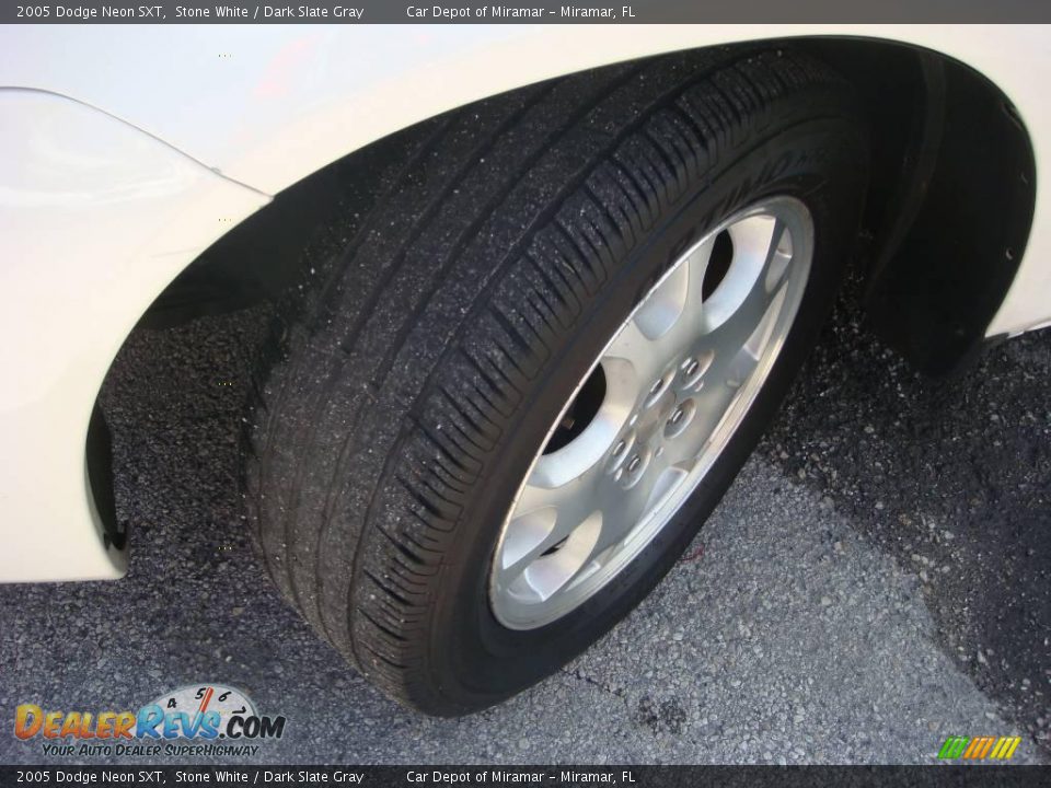 2005 Dodge Neon SXT Stone White / Dark Slate Gray Photo #15