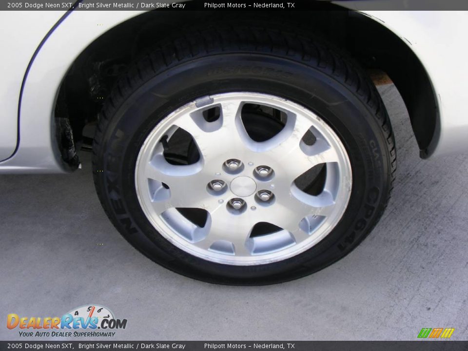 2005 Dodge Neon SXT Bright Silver Metallic / Dark Slate Gray Photo #11