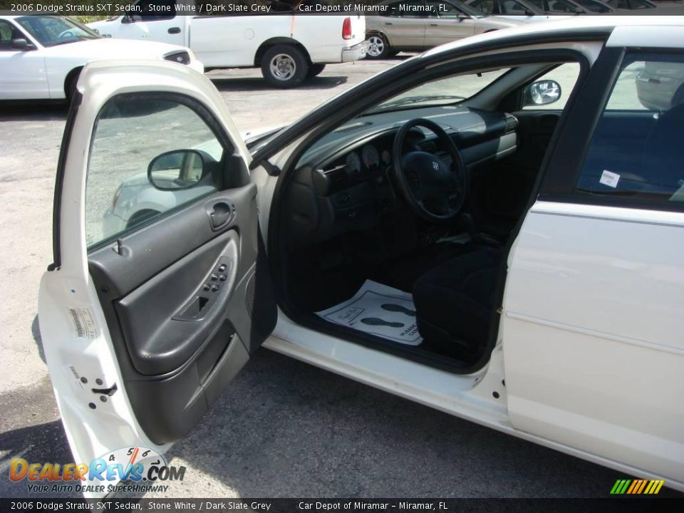 2006 Dodge Stratus SXT Sedan Stone White / Dark Slate Grey Photo #9