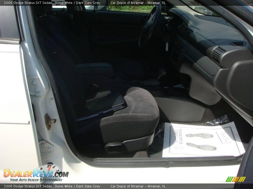 2006 Dodge Stratus SXT Sedan Stone White / Dark Slate Grey Photo #11