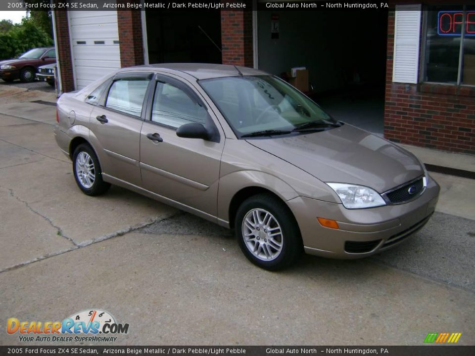 2005 Ford Focus ZX4 SE Sedan Arizona Beige Metallic / Dark Pebble/Light Pebble Photo #2