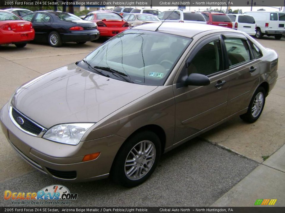 2005 Ford Focus ZX4 SE Sedan Arizona Beige Metallic / Dark Pebble/Light Pebble Photo #4