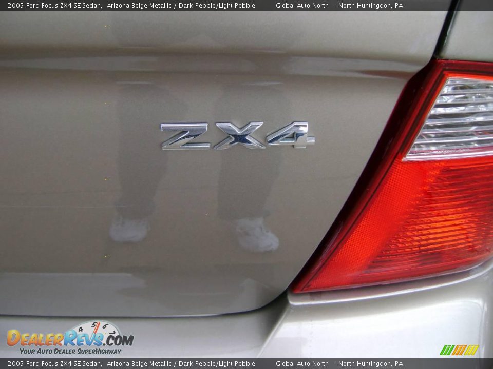 2005 Ford Focus ZX4 SE Sedan Arizona Beige Metallic / Dark Pebble/Light Pebble Photo #7