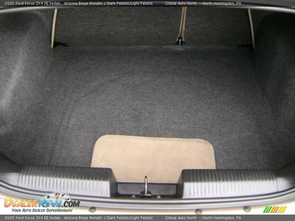 2005 Ford Focus ZX4 SE Sedan Arizona Beige Metallic / Dark Pebble/Light Pebble Photo #8