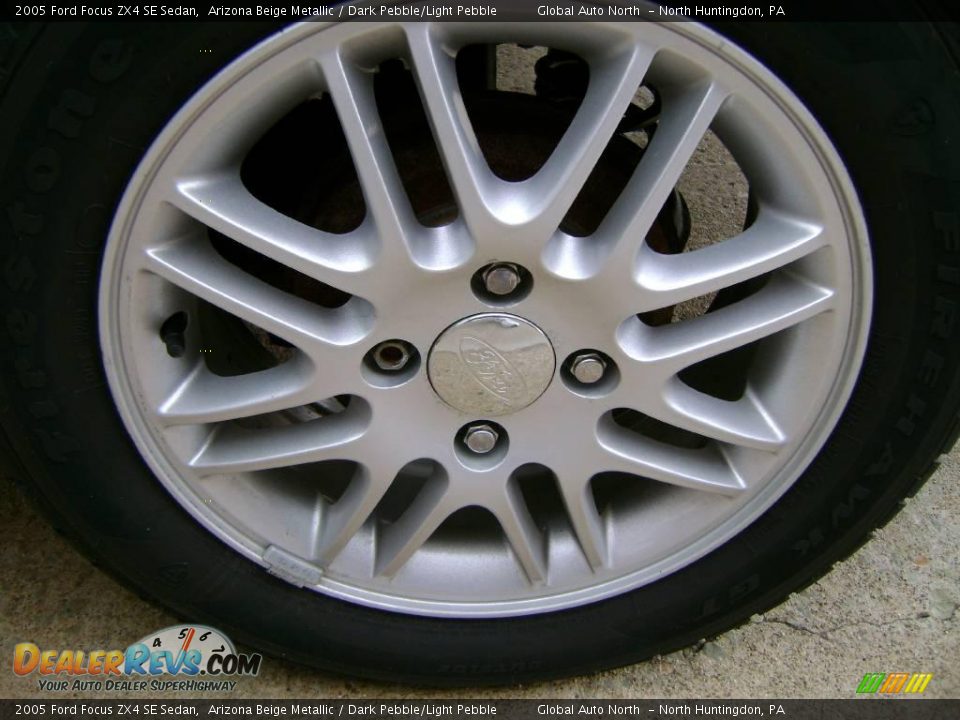 2005 Ford Focus ZX4 SE Sedan Arizona Beige Metallic / Dark Pebble/Light Pebble Photo #9