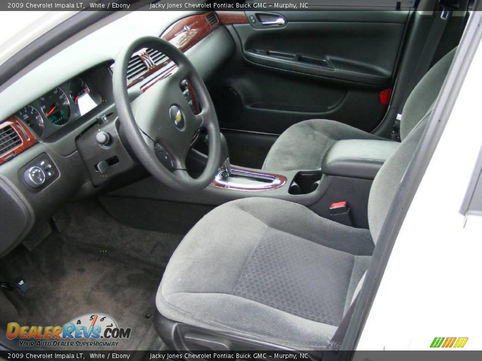 2009 Chevrolet Impala LT White / Ebony Photo #10