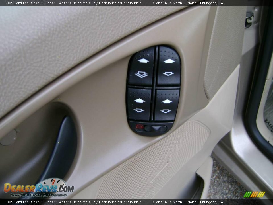 2005 Ford Focus ZX4 SE Sedan Arizona Beige Metallic / Dark Pebble/Light Pebble Photo #13