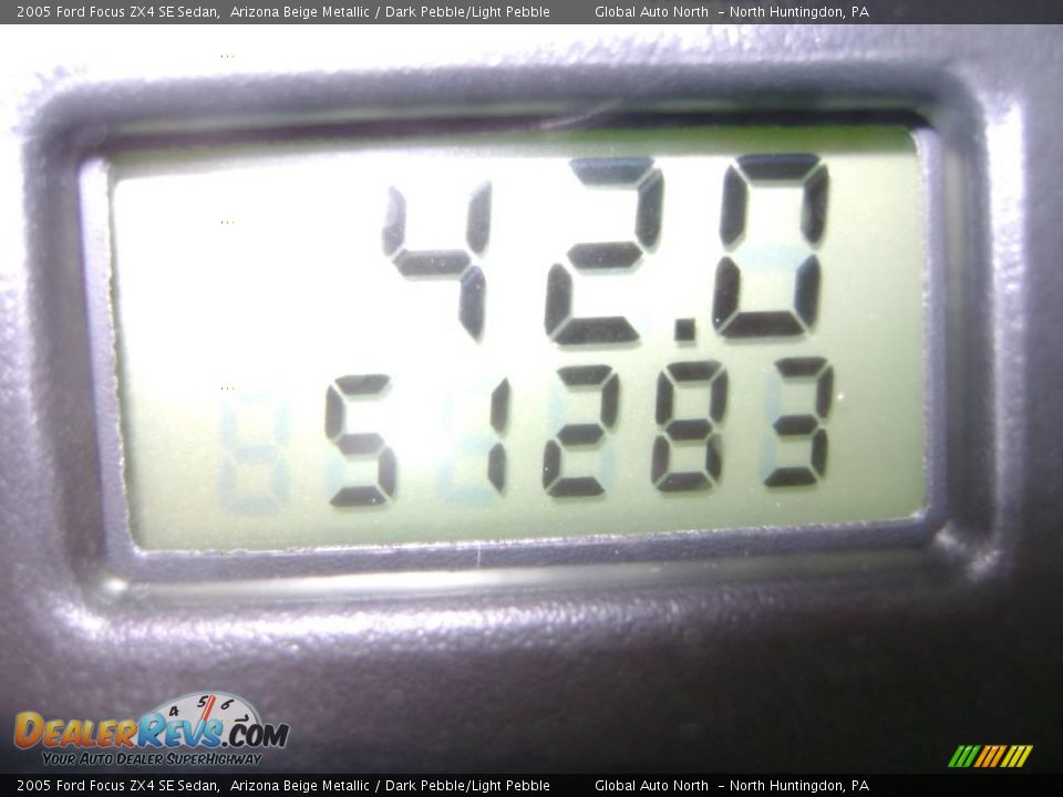 2005 Ford Focus ZX4 SE Sedan Arizona Beige Metallic / Dark Pebble/Light Pebble Photo #16