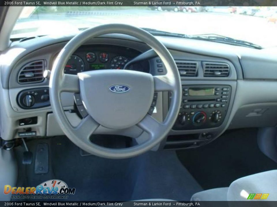 2006 Ford Taurus SE Windveil Blue Metallic / Medium/Dark Flint Grey Photo #12
