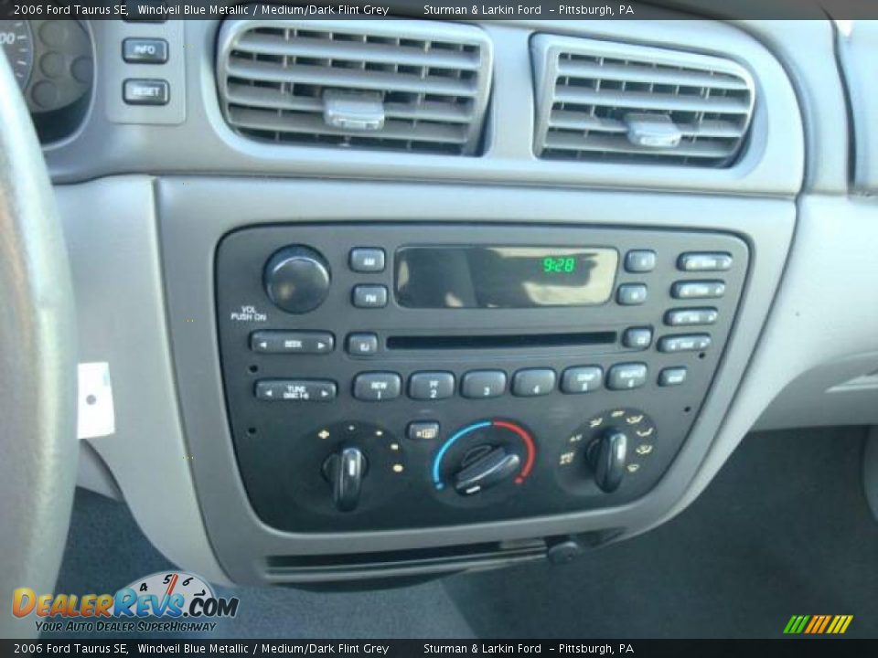 2006 Ford Taurus SE Windveil Blue Metallic / Medium/Dark Flint Grey Photo #18