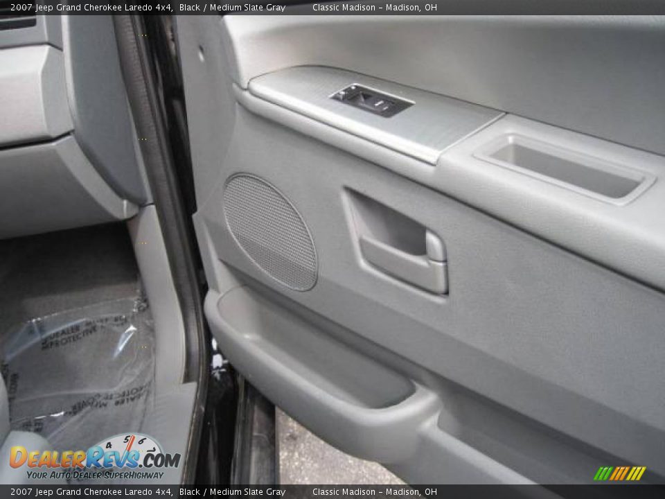 2007 Jeep Grand Cherokee Laredo 4x4 Black / Medium Slate Gray Photo #17