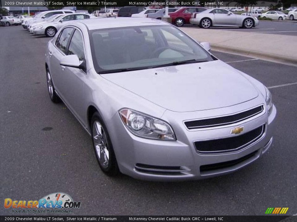 2009 Chevrolet Malibu LT Sedan Silver Ice Metallic / Titanium Photo #5