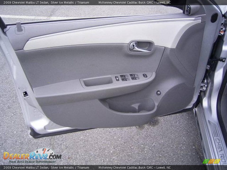 2009 Chevrolet Malibu LT Sedan Silver Ice Metallic / Titanium Photo #7