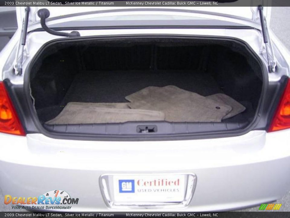 2009 Chevrolet Malibu LT Sedan Silver Ice Metallic / Titanium Photo #12