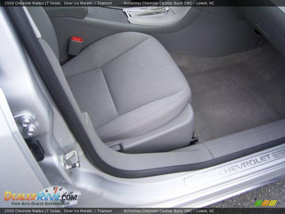 2009 Chevrolet Malibu LT Sedan Silver Ice Metallic / Titanium Photo #14