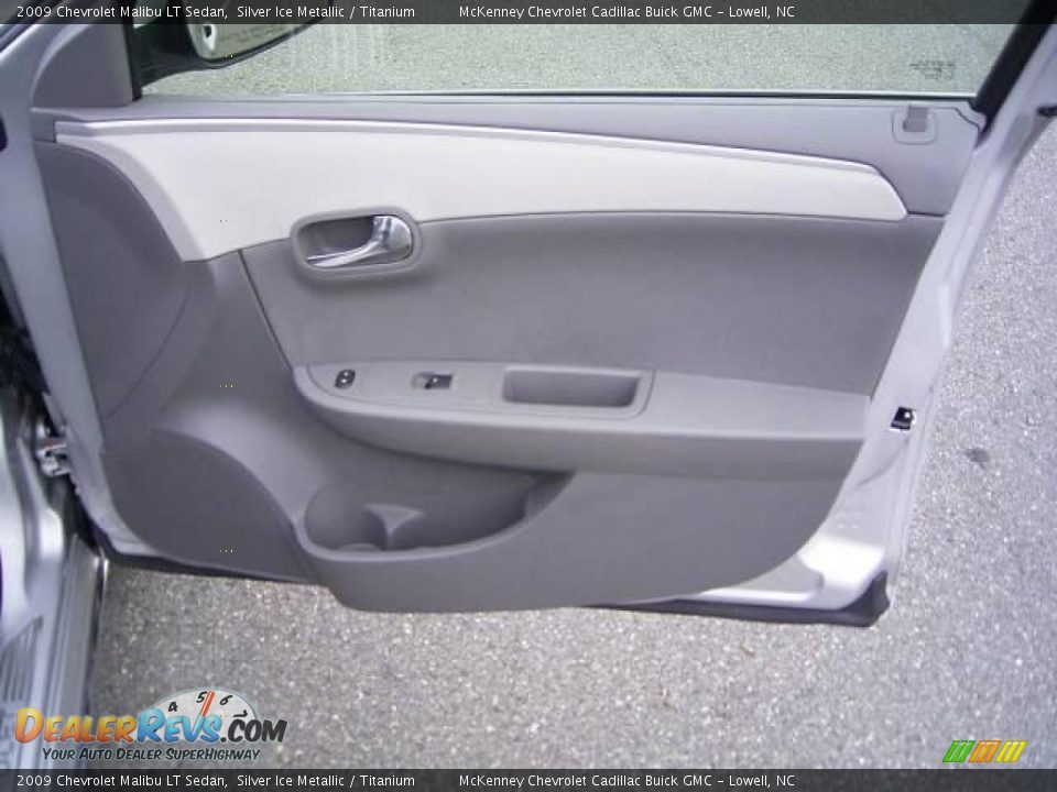 2009 Chevrolet Malibu LT Sedan Silver Ice Metallic / Titanium Photo #16