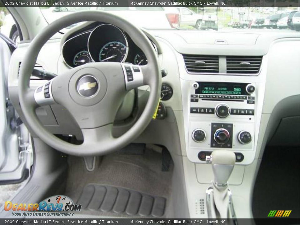 2009 Chevrolet Malibu LT Sedan Silver Ice Metallic / Titanium Photo #21