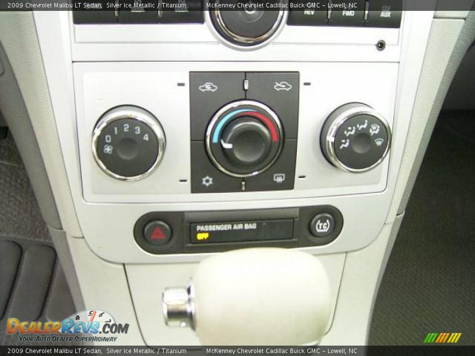 2009 Chevrolet Malibu LT Sedan Silver Ice Metallic / Titanium Photo #23