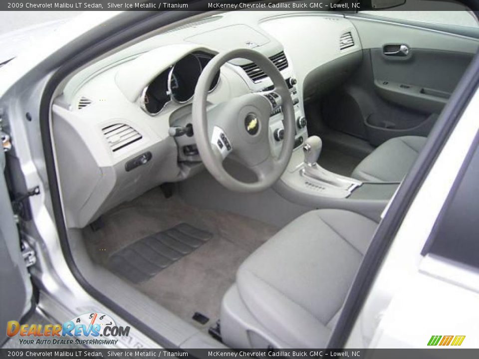2009 Chevrolet Malibu LT Sedan Silver Ice Metallic / Titanium Photo #26
