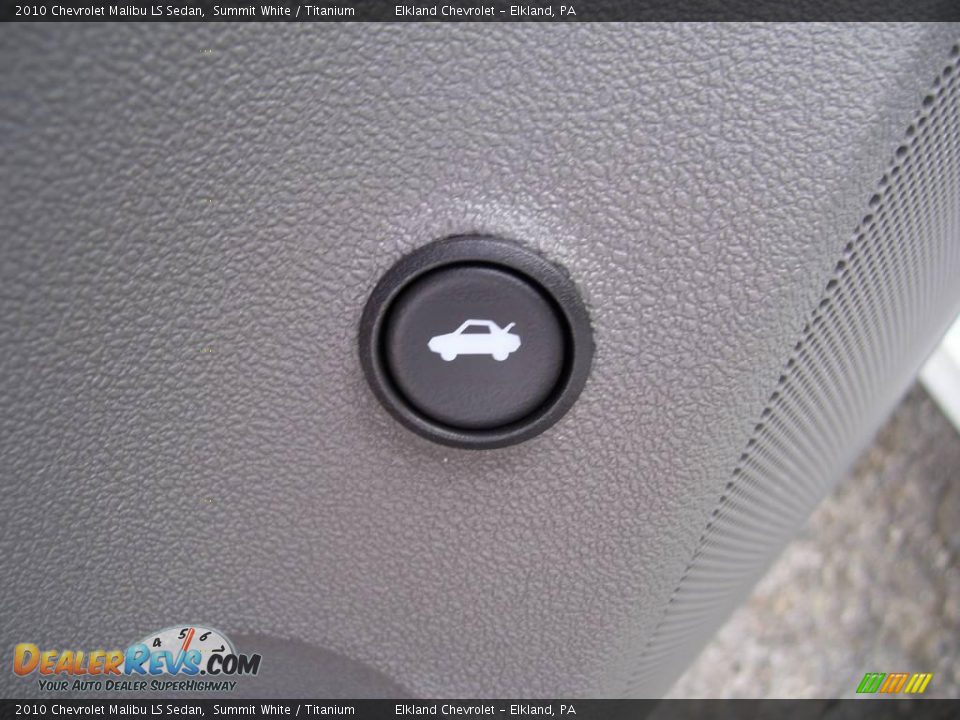 2010 Chevrolet Malibu LS Sedan Summit White / Titanium Photo #32