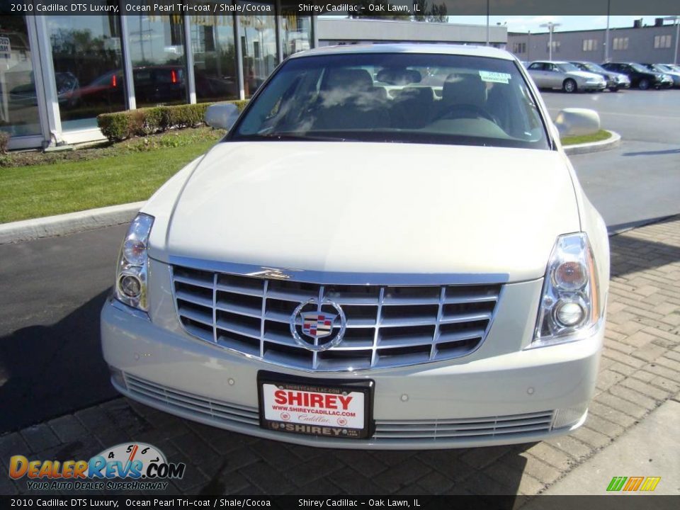 2010 Cadillac DTS Luxury Ocean Pearl Tri-coat / Shale/Cocoa Photo #2