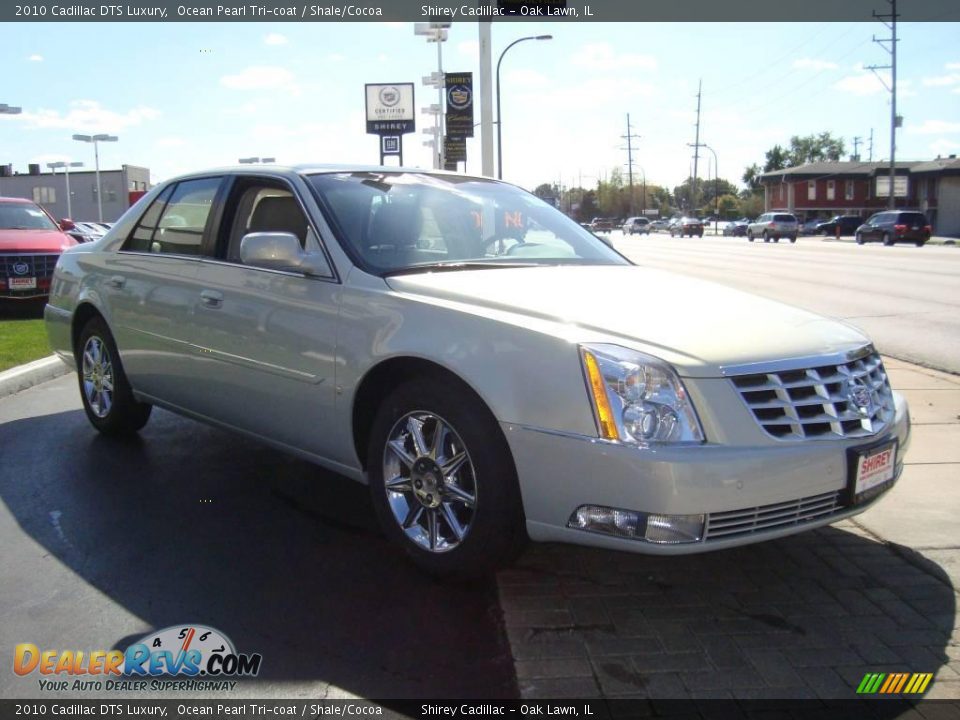 2010 Cadillac DTS Luxury Ocean Pearl Tri-coat / Shale/Cocoa Photo #3