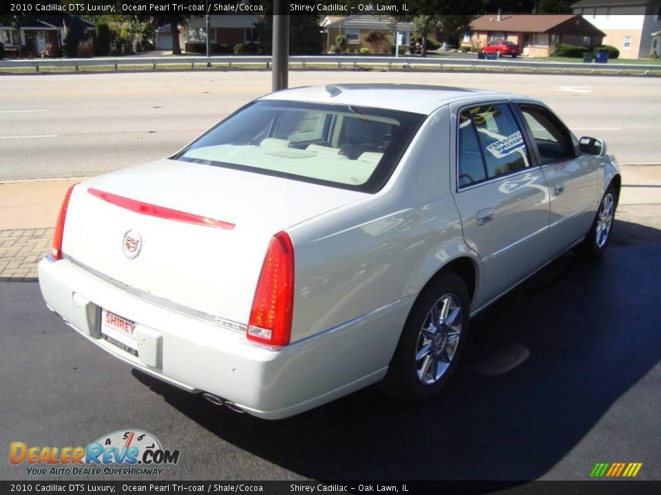 2010 Cadillac DTS Luxury Ocean Pearl Tri-coat / Shale/Cocoa Photo #4