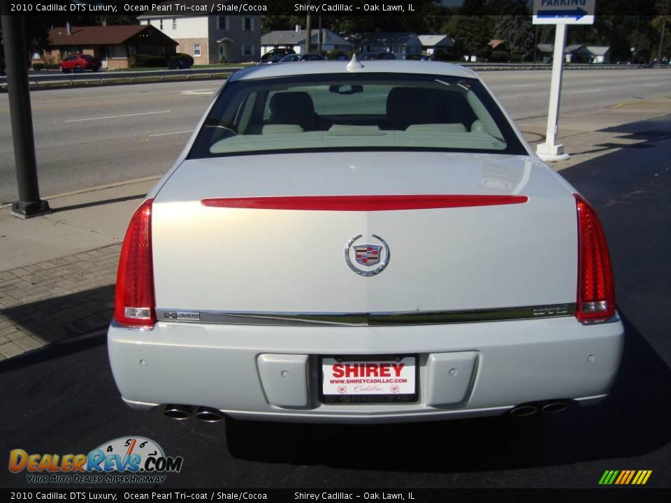 2010 Cadillac DTS Luxury Ocean Pearl Tri-coat / Shale/Cocoa Photo #5