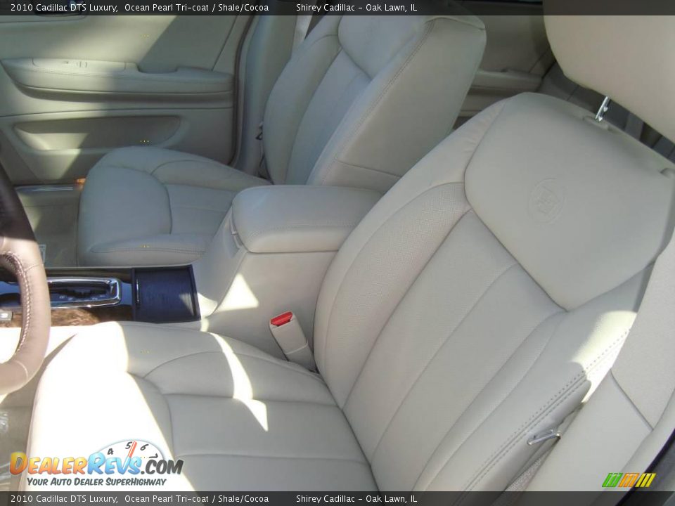 2010 Cadillac DTS Luxury Ocean Pearl Tri-coat / Shale/Cocoa Photo #11