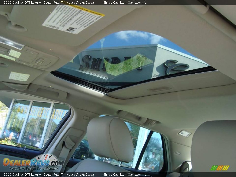 2010 Cadillac DTS Luxury Ocean Pearl Tri-coat / Shale/Cocoa Photo #12