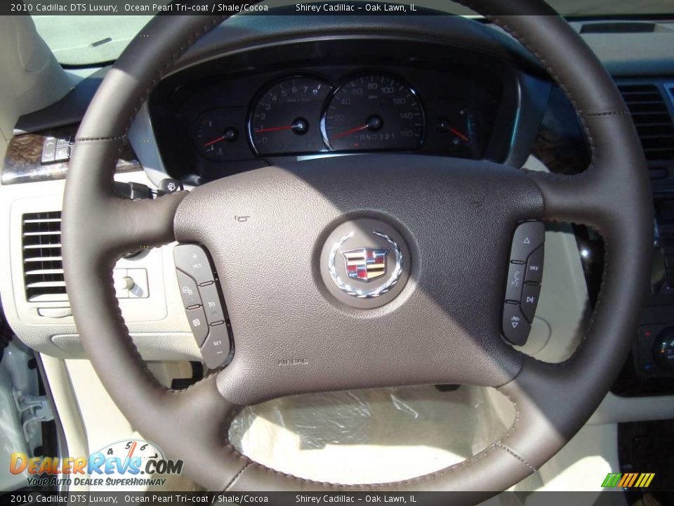 2010 Cadillac DTS Luxury Ocean Pearl Tri-coat / Shale/Cocoa Photo #17