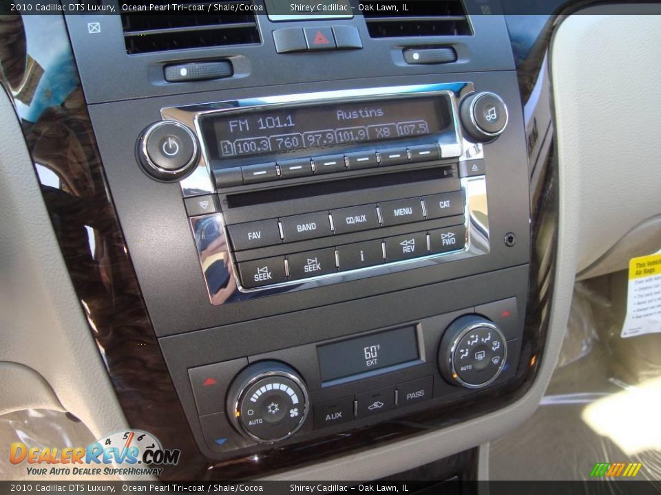 2010 Cadillac DTS Luxury Ocean Pearl Tri-coat / Shale/Cocoa Photo #18