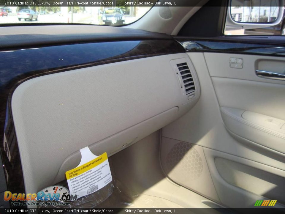2010 Cadillac DTS Luxury Ocean Pearl Tri-coat / Shale/Cocoa Photo #20