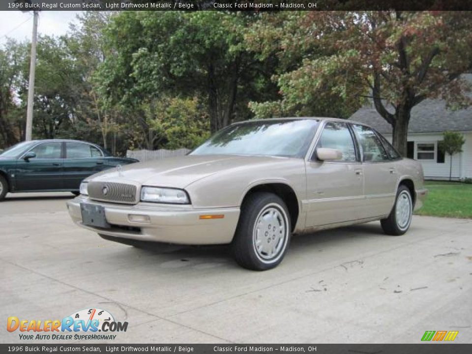1996 Buick Regal Custom Sedan Light Driftwood Metallic / Beige Photo #1