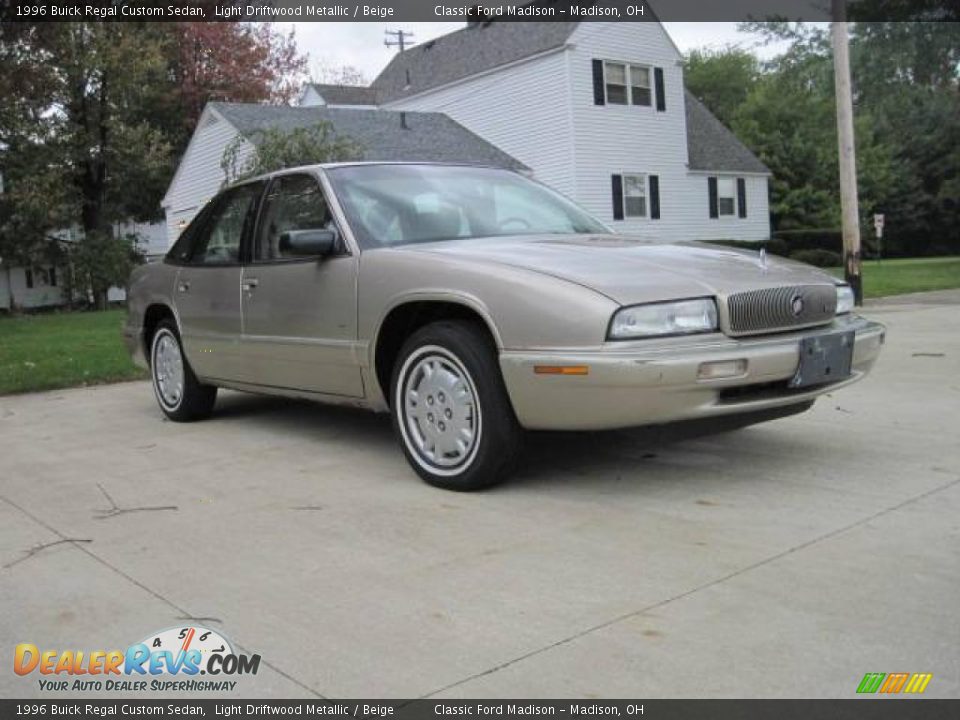 1996 Buick Regal Custom Sedan Light Driftwood Metallic / Beige Photo #2