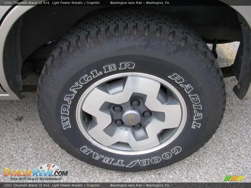 2002 Chevrolet Blazer LS 4x4 Light Pewter Metallic / Graphite Photo #3