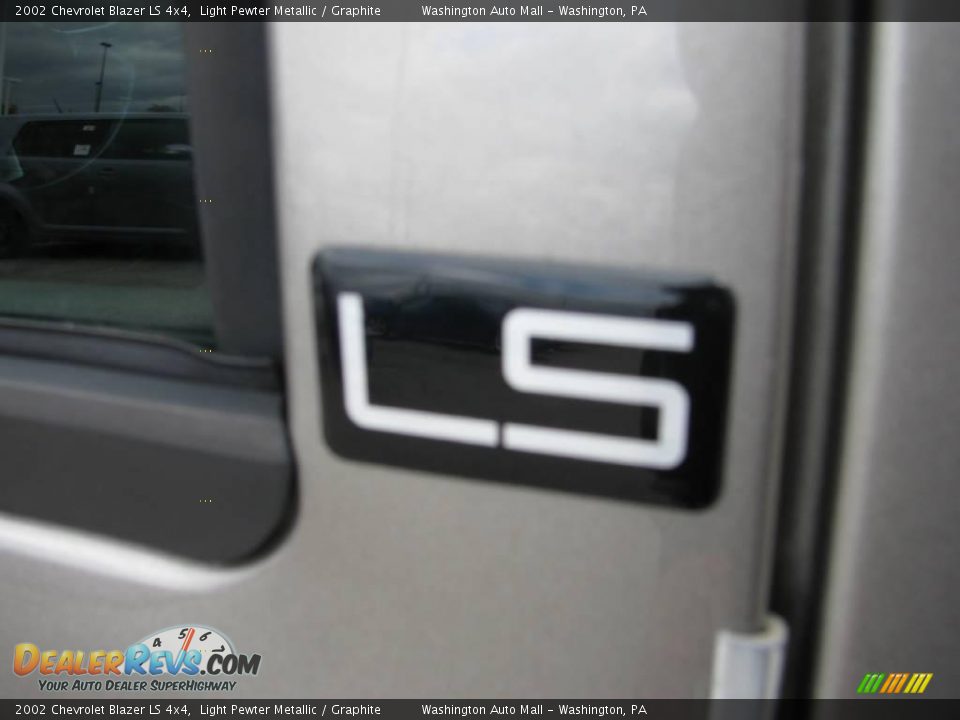 2002 Chevrolet Blazer LS 4x4 Light Pewter Metallic / Graphite Photo #12