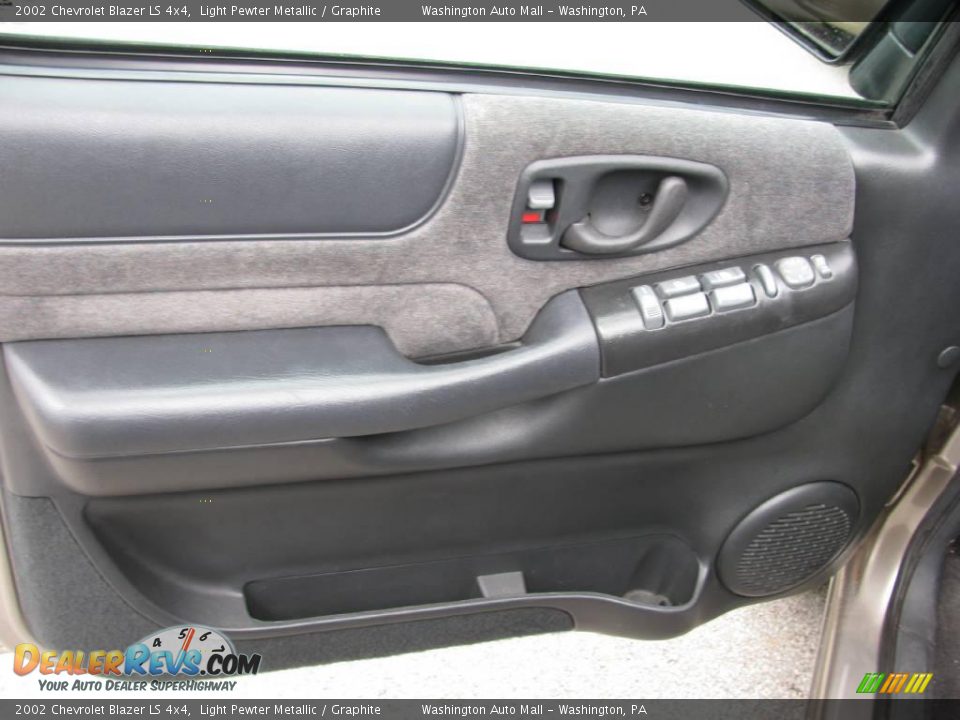 2002 Chevrolet Blazer LS 4x4 Light Pewter Metallic / Graphite Photo #13