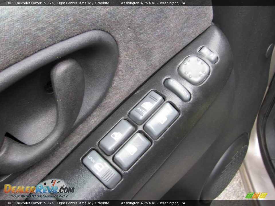 2002 Chevrolet Blazer LS 4x4 Light Pewter Metallic / Graphite Photo #14