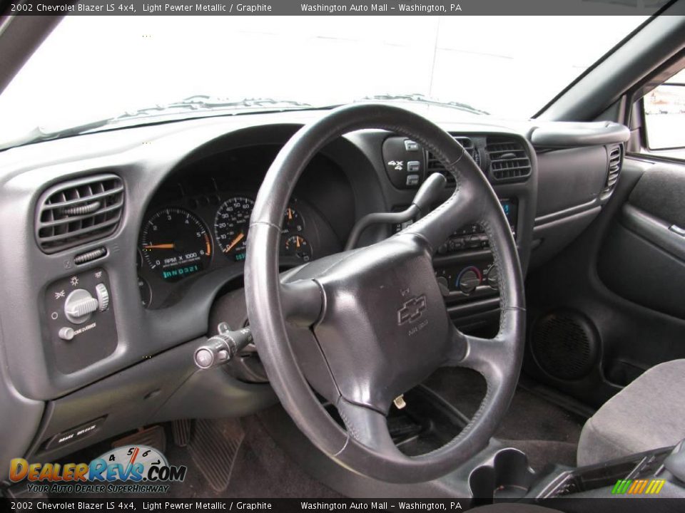 2002 Chevrolet Blazer LS 4x4 Light Pewter Metallic / Graphite Photo #15