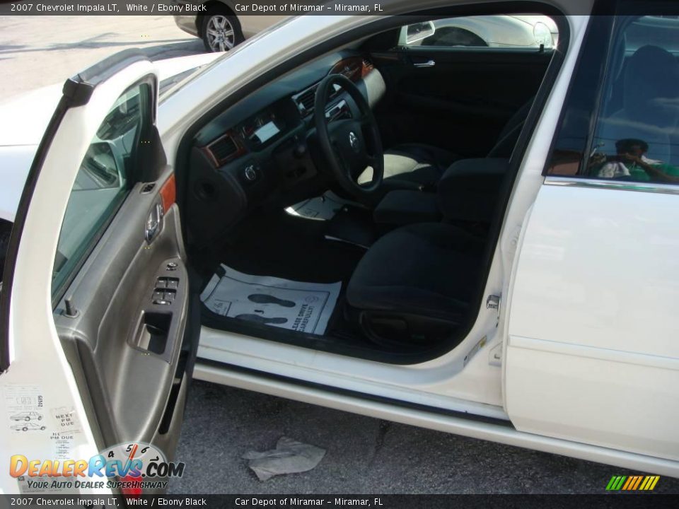 2007 Chevrolet Impala LT White / Ebony Black Photo #9