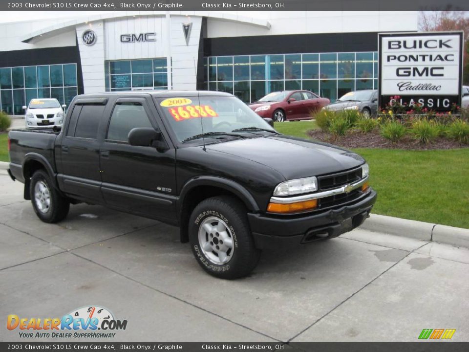 2003 Chevrolet S10 LS Crew Cab 4x4 Black Onyx / Graphite Photo #1