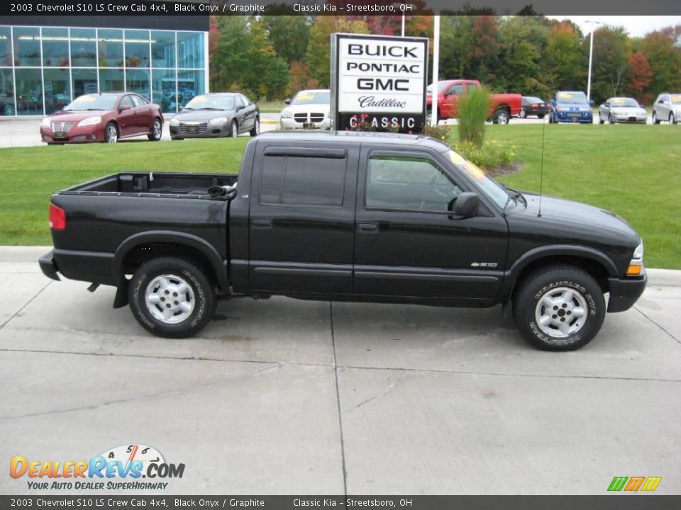 2003 Chevrolet S10 LS Crew Cab 4x4 Black Onyx / Graphite Photo #2