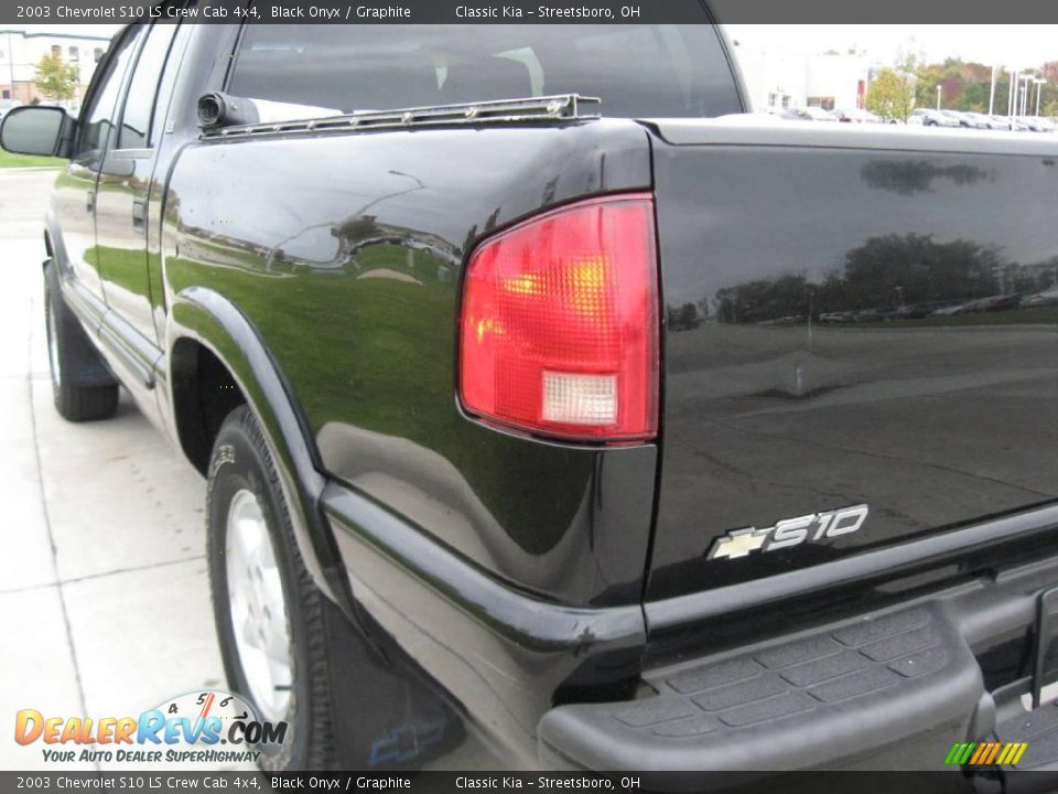 2003 Chevrolet S10 LS Crew Cab 4x4 Black Onyx / Graphite Photo #7