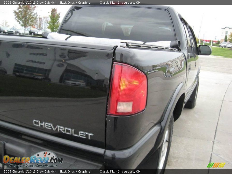 2003 Chevrolet S10 LS Crew Cab 4x4 Black Onyx / Graphite Photo #8