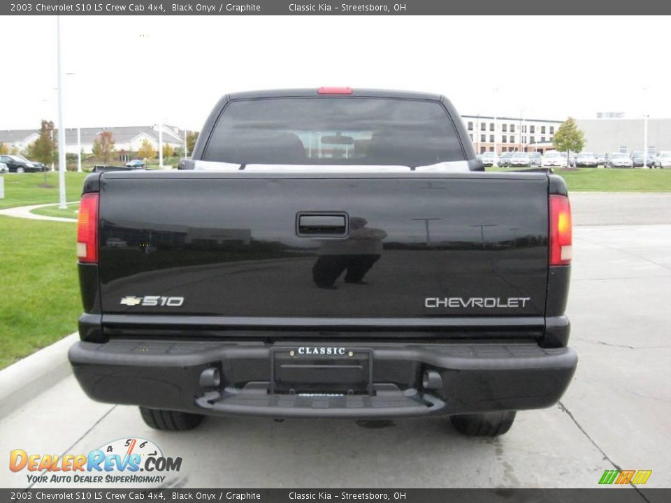 2003 Chevrolet S10 LS Crew Cab 4x4 Black Onyx / Graphite Photo #9