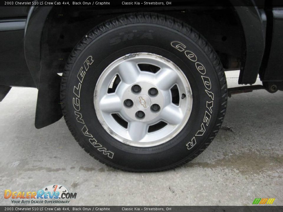 2003 Chevrolet S10 LS Crew Cab 4x4 Black Onyx / Graphite Photo #11
