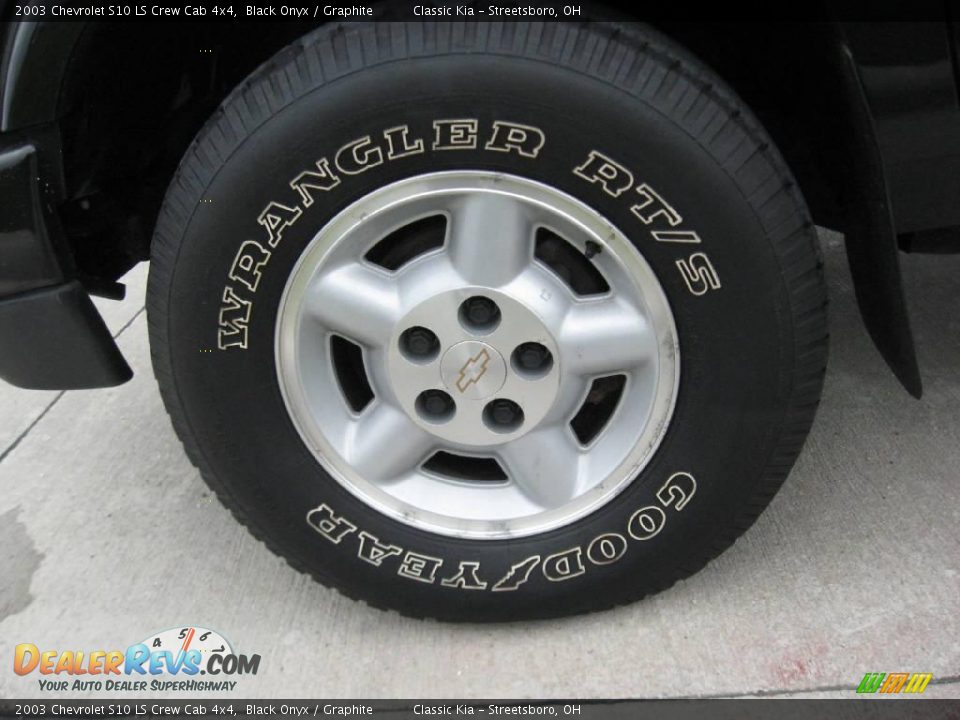 2003 Chevrolet S10 LS Crew Cab 4x4 Black Onyx / Graphite Photo #13